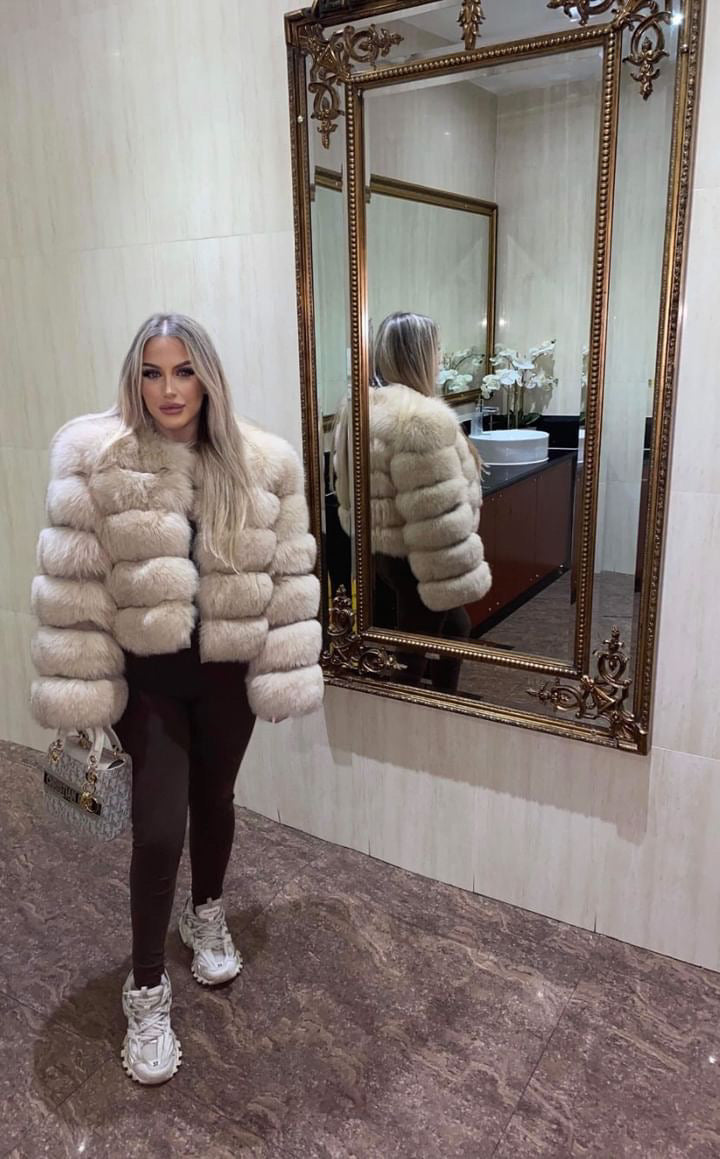 Premium Fox Fur Full Sleeve Add On (10/18 Day Delivery)