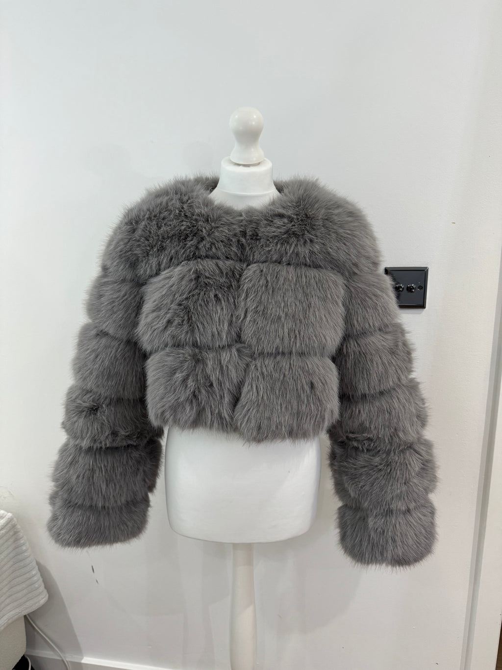 Extreme Cropped Body 3 Row Faux Fur Jacket