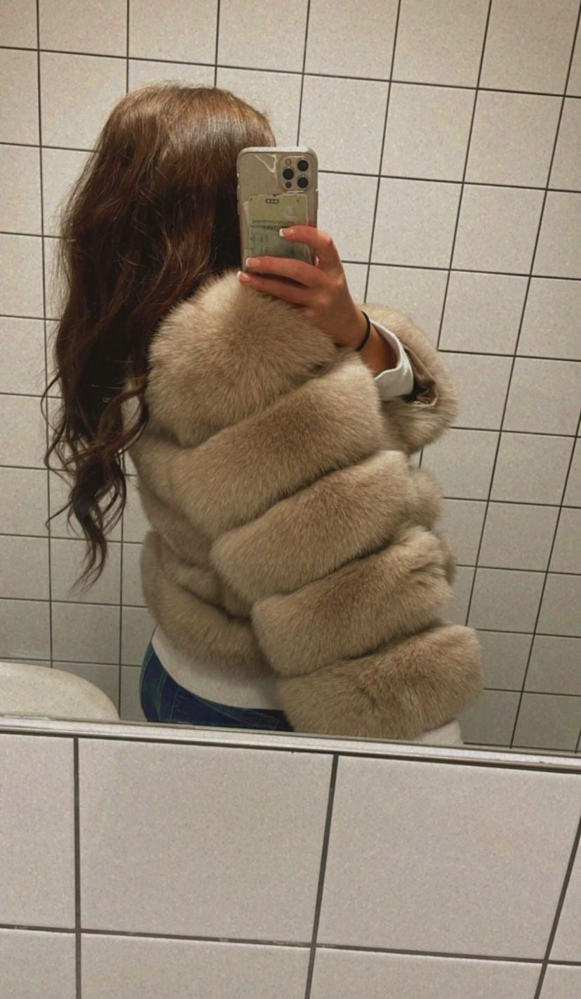 ‘Beige’ Premium 5 Row Cropped Sleeve Fox Fur Coat (10/18 Day Delivery)